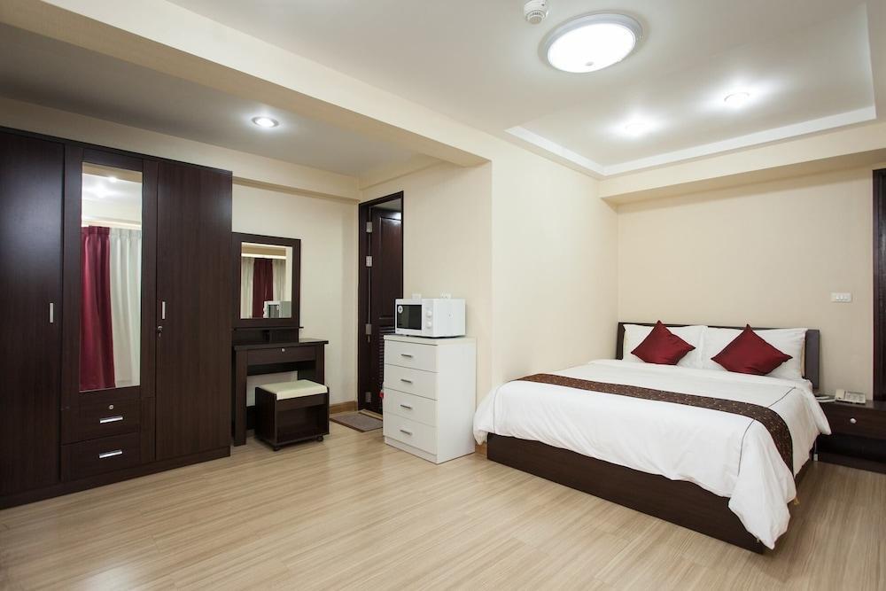 Alisha Court Hotel & Residence Бангкок Екстер'єр фото