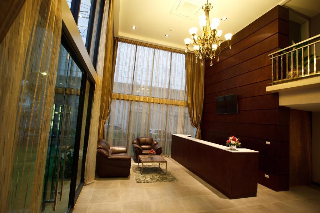 Alisha Court Hotel & Residence Бангкок Екстер'єр фото